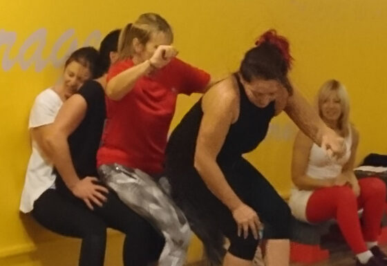 Participants au Bootcamp de Noël 2018 à Planète Fitness Rixheim, combinant cours collectif et moment convivial autour d’un apéro