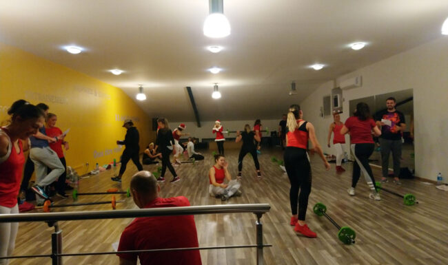 Participants au Bootcamp de Noël 2019 à Planète Fitness Rixheim, entre cours collectif dynamique et moment convivial autour d’un apéro
