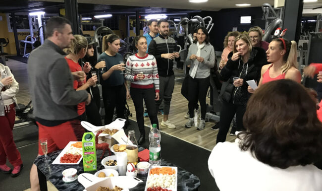 Participants au Bootcamp de Noël 2019 à Planète Fitness Rixheim, entre cours collectif dynamique et moment convivial autour d’un apéro