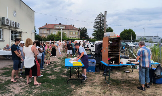 Célébration des 20 ans de Planète Fitness Rixheim en 2023 avec membres et équipe de la salle de sport