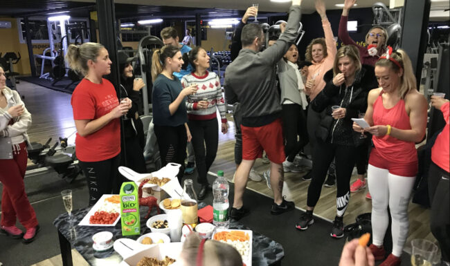 Participants au Bootcamp de Noël 2019 à Planète Fitness Rixheim, entre cours collectif dynamique et moment convivial autour d’un apéro